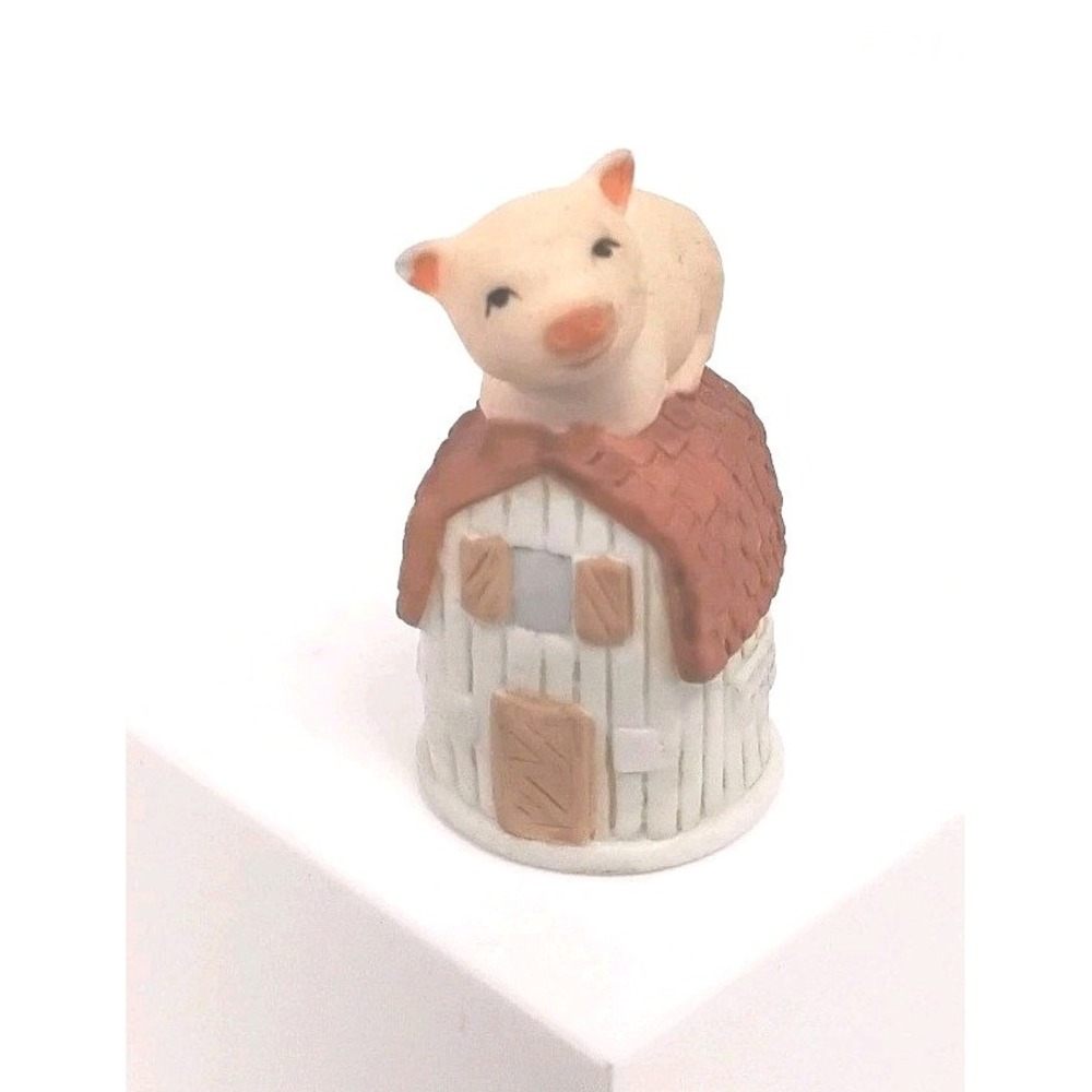Vintage Enesco Ceramic Bisque Pig On A Barn Thimble Collectible - Picture 1 of 3